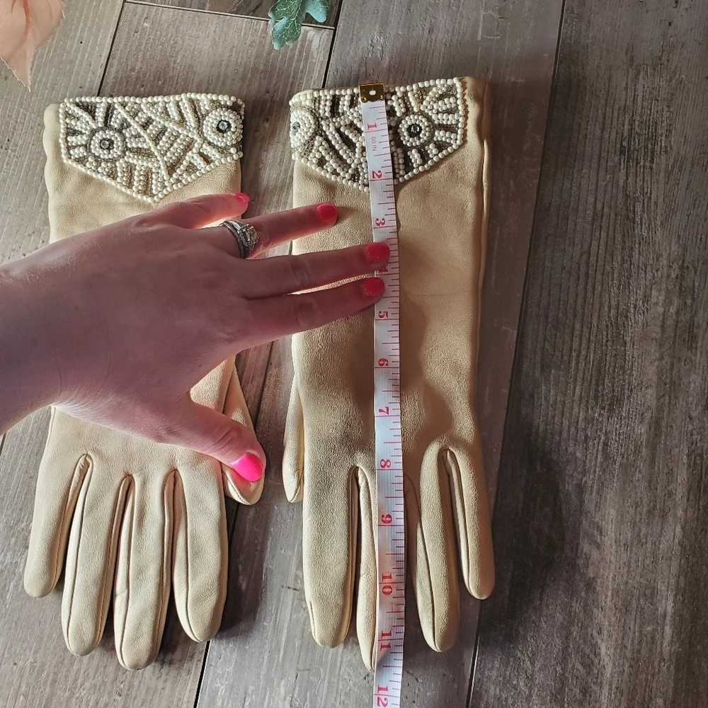 Vintage Beaded Leather Gloves Women's Size Medium Beige Cream
